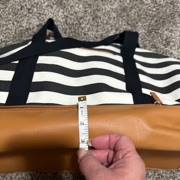 DSW Large travel bag with bottom zip compartment - Picture 7 of 8